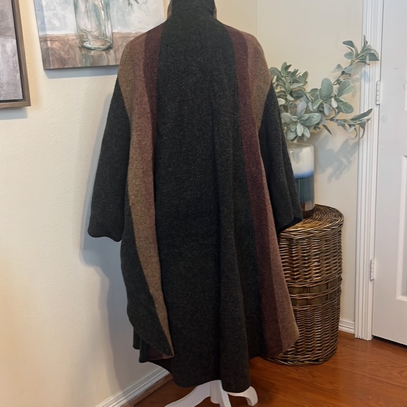 Vintage Wool Poncho/Cape with Pockets and Buttons top to bottom/ O/S - Picture 12 of 12